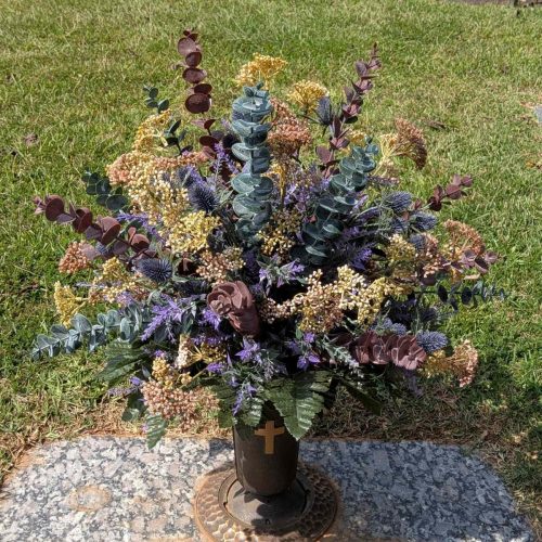 floral arrangement 2025